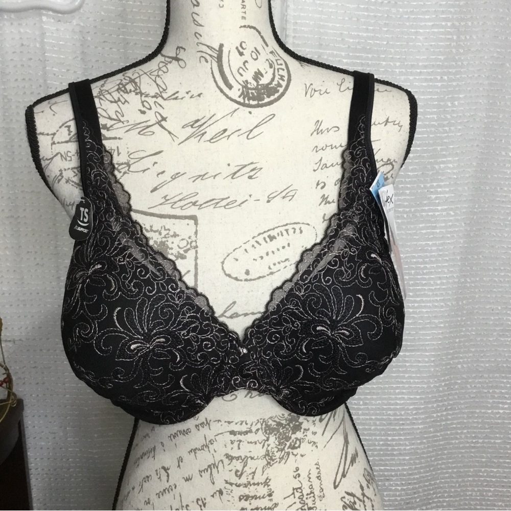Playtex Secrets Black Underwire Bra 4523 with Embroidery Detail New with tag - Picture 2 of 7